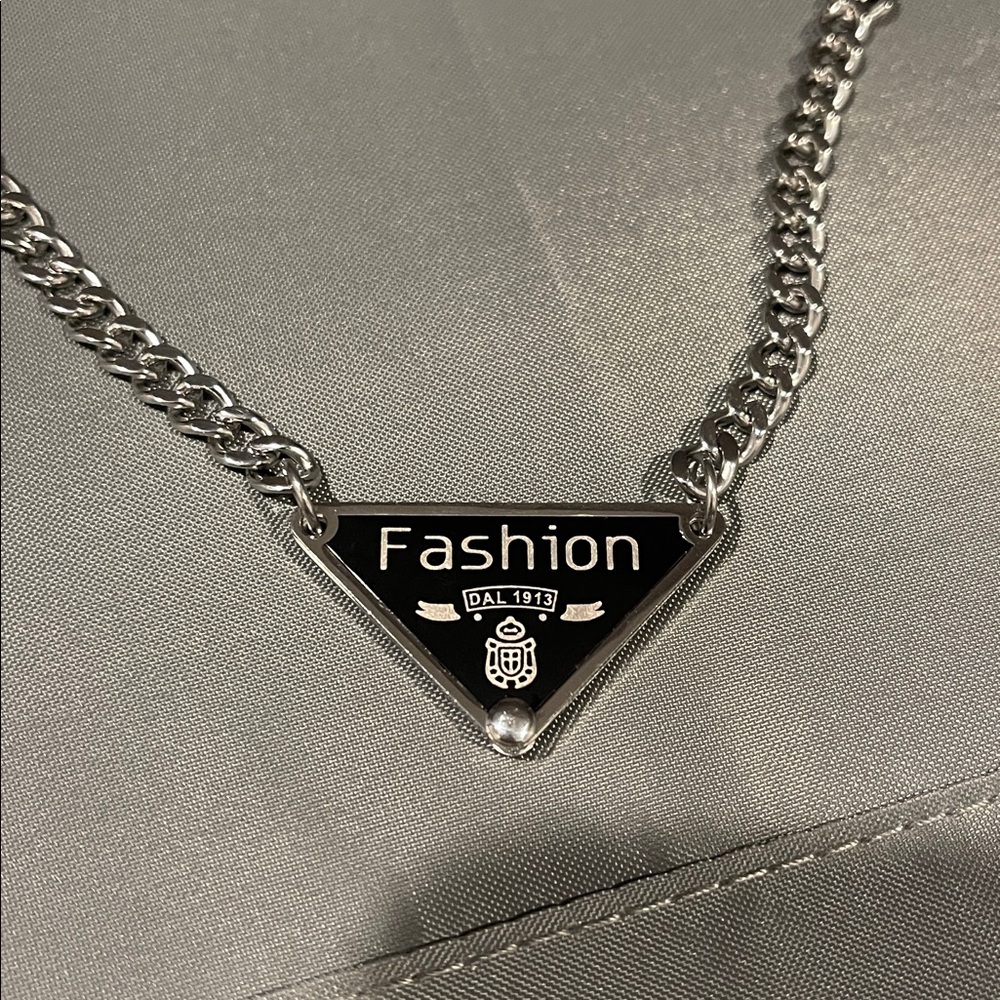 Chic Silver Fashion Necklace - Picture 3 of 5